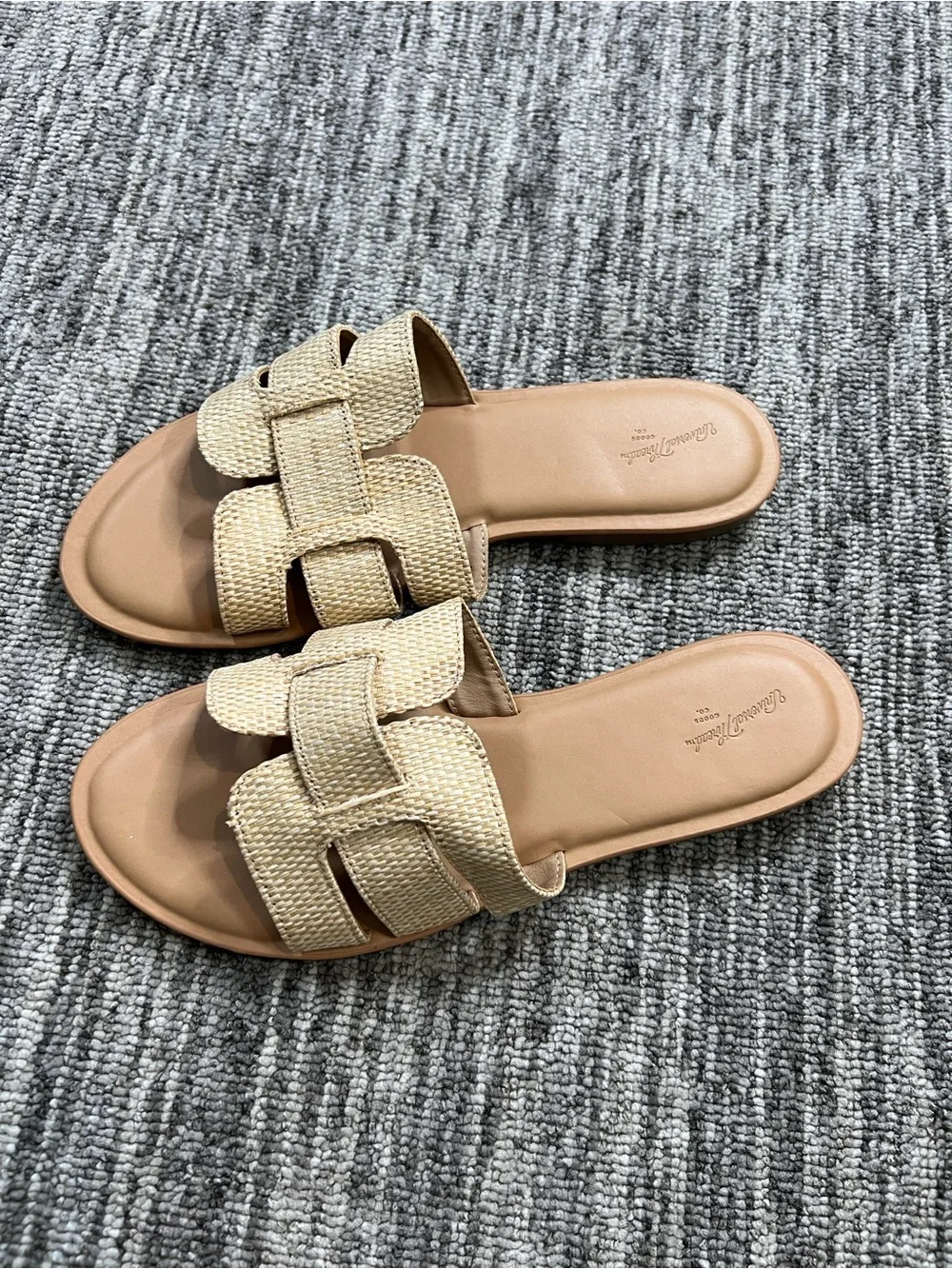 Universal Thread Woven Straw Slide Sandals in Beige Size 9.5